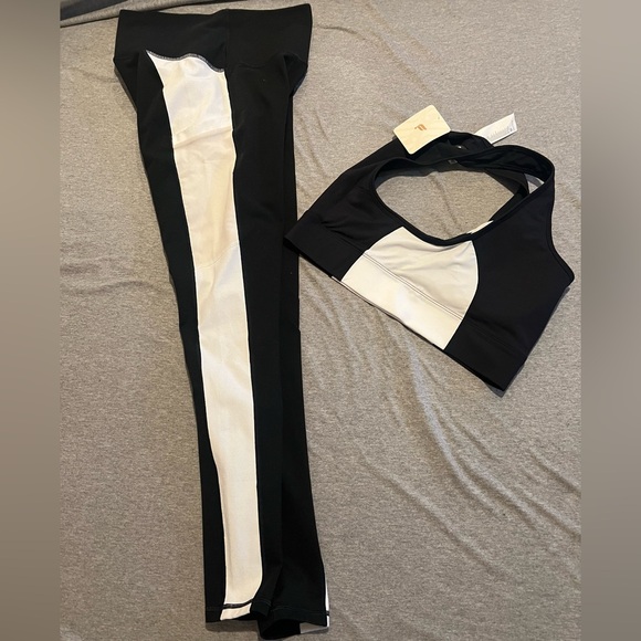 Fabletics leggings and sports bra set sizes S-M - Picture 2 of 6